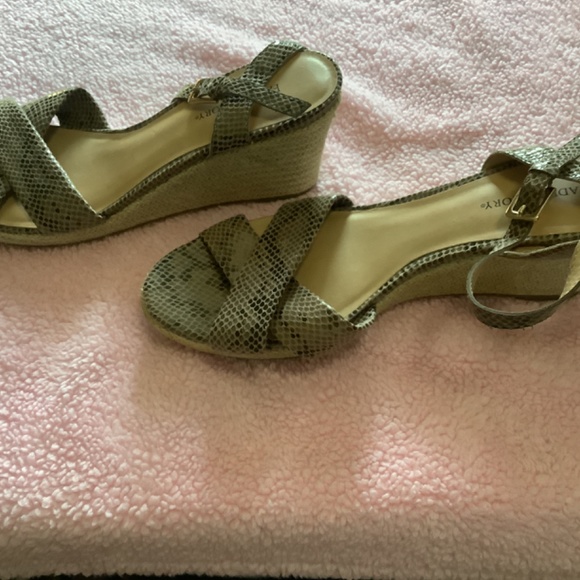 FADED GLORY Size 9 Black/Taupe SANDAL WEDGES Excellent Preowned Condition We - Picture 3 of 6